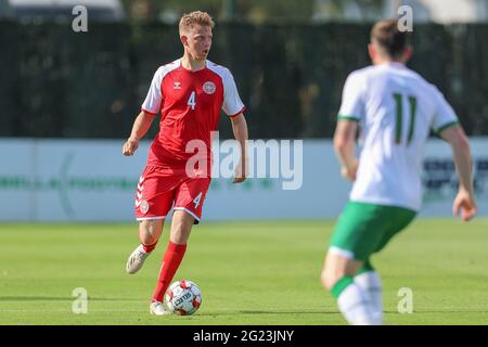 Marbella, Spanien. Juni 2021. Mathias Ross (4) aus Dänemark, gesehen während der Fußballfreundschaftzwischen der irischen U21 und der dänischen U20 im Dama de Noche Football Center in Marbella. (Bildnachweis: Gonzales Photo - Rune Mathiesen). Stockfoto