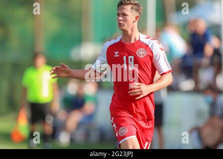 Marbella, Spanien. Juni 2021. Oliver Bundgaard (19) aus Dänemark während des Fußballfreundschaftspaktes zwischen der irischen U21 und der dänischen U20 im Dama de Noche Football Center in Marbella. (Bildnachweis: Gonzales Photo - Rune Mathiesen). Stockfoto