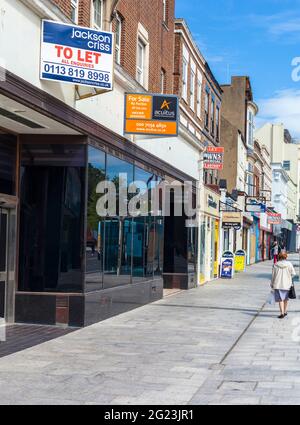 Geschäfte zum Verkauf oder zum Mieten in der High Street in Stockton on Tees, England, Großbritannien Stockfoto