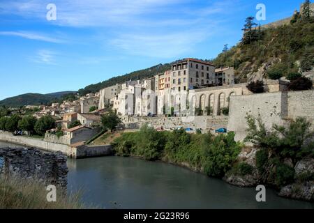 Sisteron (Südostfrankreich): Überblick über den Fluss Durance und die Stadt Stockfoto