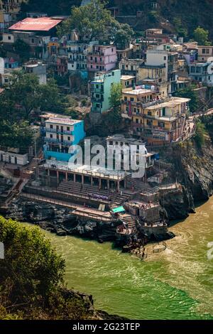 Juni 16 2019 Devparyag, Uttrakhand, Indien. Devprayag ist einer der Panch Prayag, Es ist der Punkt des Zusammenflusses von Flüssen Alaknanda, die fr entstanden Stockfoto