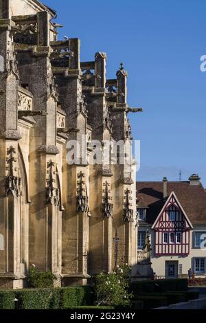 Pont l'Eveque (Normandie, Nordwestfrankreich): St. Michaels Kirche („eglise Saint Michel“), Gebäude registriert als National Historic Landmark (Fre Stockfoto