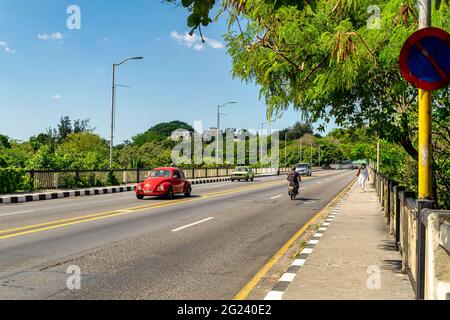 Brücke über den Fluss Almendares, Havanna, Kuba, Juni 2021 Stockfoto