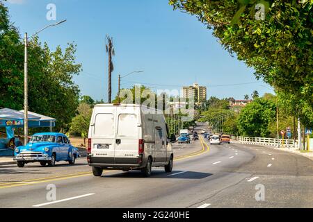 Brücke über den Fluss Almendares, Havanna, Kuba, Juni 2021 Stockfoto