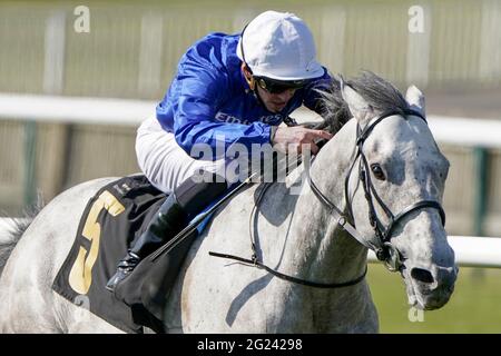 Datei-Foto vom 13-04-2021 von Jockey James Doyle auf der Highland Avenue auf dem Weg zum Gewinn der bet365 Feilden Stakes auf der Newmarket Racecourse. Ausgabedatum: Dienstag, 8. Juni 2021. Stockfoto