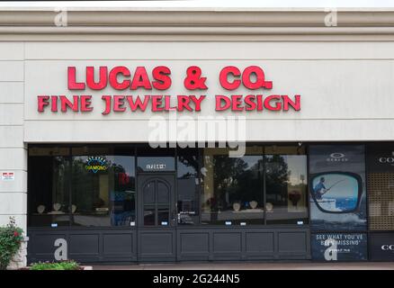 Houston, Texas USA 05-14-2021: Lucas and co. Fine Jewelry Design Schaufenster in Houston, TX. Kleines Geschäft in der Gegend von Harris County. Stockfoto