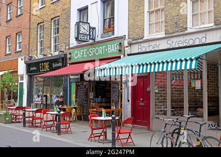 Cafe Kick Sport Bar Café außen in der Exmouth Market Street im Clerkenwell Borough of Islington London EC1 England Großbritannien Großbritannien KATHY DEWITT Stockfoto