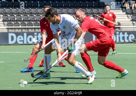 AMSTELVEEN, NIEDERLANDE - 8. JUNI: Simon Gougnard aus Belgien und Iaroslav Loginov aus Russland während des Eurohockey-Meisterschaftsspiels zwischen Belgien und Russland im Wagener Stadion am 8. Juni 2021 in Amstelveen, Niederlande (Foto: Gerrit van Keulen/Orange Picics) Credit: Orange Pics BV/Alamy Live News Stockfoto