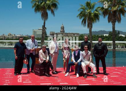 Malaga, Spanien. Juni 2021. Die Darsteller posiert für Fotos beim Fototermin des Films „Hombre „muerto no sabe vivir“. Die Neuauflage des 24. Spanischen Filmfestivals von Malaga, eines großen Kinoereignisses in Spanien, stellt die Filmkandidaten für den Preis „Biznaga de Oro“ vor, Nach allen Maßnahmen zur Verhinderung der Ausbreitung des Coronavirus und zur Gewährleistung eines sicheren Ereignisses. Das Festival findet vom 3. Bis 13. Juni statt. Kredit: SOPA Images Limited/Alamy Live Nachrichten Stockfoto