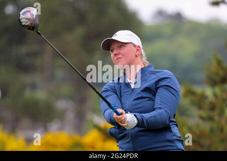 Troon, Großbritannien. Juni 2021. CHLOE GOADBY, 23-jährige aus St Andrews, frisch von ihrem Sieg bei der Scottish Womens Amateur Championship 2021, die in der R und A Womens Amateur Championship in Barassie Links, Troon, spielte. Kredit: Findlay/Alamy Live Nachrichten Stockfoto