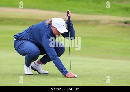 Troon, Großbritannien. Juni 2021. CHLOE GOADBY, 23-jährige aus St Andrews, frisch von ihrem Sieg bei der Scottish Womens Amateur Championship 2021, die in der R und A Womens Amateur Championship in Barassie Links, Troon, spielte. Kredit: Findlay/Alamy Live Nachrichten Stockfoto