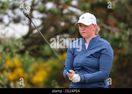 Troon, Großbritannien. Juni 2021. CHLOE GOADBY, 23-jährige aus St Andrews, frisch von ihrem Sieg bei der Scottish Womens Amateur Championship 2021, die in der R und A Womens Amateur Championship in Barassie Links, Troon, spielte. Kredit: Findlay/Alamy Live Nachrichten Stockfoto