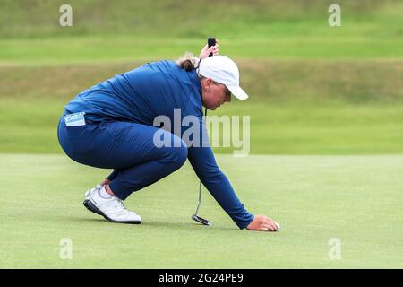 Troon, Großbritannien. Juni 2021. CHLOE GOADBY, 23-jährige aus St Andrews, frisch von ihrem Sieg bei der Scottish Womens Amateur Championship 2021, die in der R und A Womens Amateur Championship in Barassie Links, Troon, spielte. Kredit: Findlay/Alamy Live Nachrichten Stockfoto