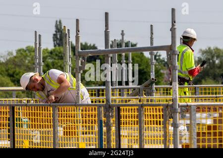 1. Etage Bauphasen; Farington Mews schlagen die Stamp Duty Deadline - Keepmoat Häuser Entwicklungsstandort in Chorley. Bauherren beginnen mit dem Bau auf dieser großen neuen Wohnanlage mit Lynx Betonfertigbodensystemen. VEREINIGTES KÖNIGREICH Stockfoto