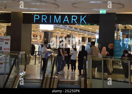 PRIMARK - der schnelle Modehaus in Friedenau, Berlin, Deutschland - 3. Juni 2021. Stockfoto