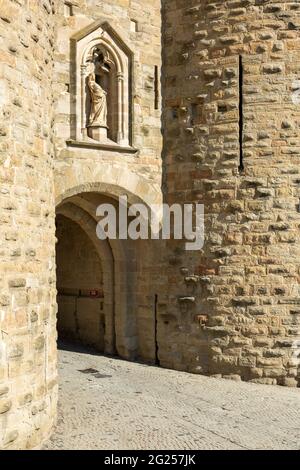 Porte Narbonnaise - l'entrée est de la cité fortifiée de Carcassonne Stockfoto