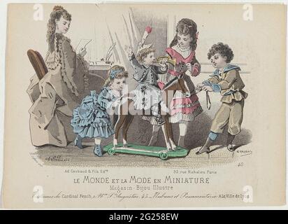 Le Monde et La Fashion and Miniature, 1873, Nr. 40: Costumes du Cardinal Fesch (...). Eine Frau und vier Kinder im Innenraum, der Junge ist in einem Matrosenanzug gekleidet, die Mädchen tragen Entvinnung mit Tournure. Der Bildunterschrift zufolge sind die Kleidung von Kardinal Fesch und die Passierung von Ville de Lyon. Druck aus dem Modemagazin Le Monde et La Mode and Miniature (1873-1874). Stockfoto