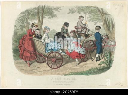 La Fashion illustrée, 1869, no 18: Die Kostüme der Enfants. Kinderkleidung. Eine Gruppe von Kindern in und um ein Ziel. Ein Mädchen hilft, ein anderes Mädchen in den Wagen zu treten. Auf der Kutschenbank ist ein Junge mit Peitsche. Dieses Bild wird mit zwei verschiedenen Platten gedruckt. Kleine Unterschiede gibt es an den Büschen hinter dem stehenden Mädchen im Karren und hinter dem Mädchen im Roten Schoß zu sehen. Drucken aus dem La Mode Illustrée Mode Magazin (1860-1937). Stockfoto