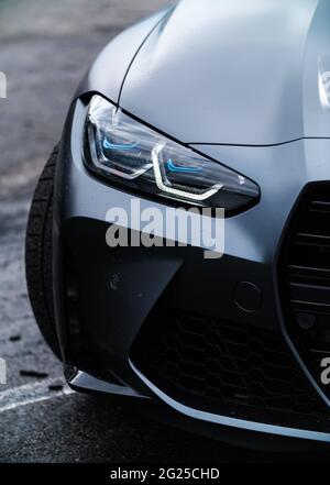 KIEW-15 MAI,2021: Neue BMW M3 G80 in schwarzer matter Vinylfolie verpackt und mit Laser-LED-Scheinwerfer und benutzerdefinierte breite Körper Kit auf Drift und Car S ausgestattet Stockfoto