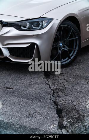KIEW-15 MAY,2021: BMW M3 F80 Sport Car in Custom Wide Body Kit und Frontspoiler, ausgestattet mit Tuner Felgen und Low Profile Reifen auf Drift und Cars Sho Stockfoto