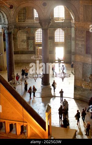 Hagia Sophia (türkisch: Ayasofya), offiziell Ayasofya-i Kebir Cami-i ?erifi buchstäblich Heilige Moschee der Hagia Sophia der große, und früher die Kirche der Hagia Sophia. Istanbul, Türkei Stockfoto