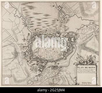 Belagerung von Mons, 1709; Plan De Mons Ville Forte Capitale du Comté d'Hennegau Assiege Par les troupes des Alliez Sous le Commandement du Prince d'Orange La Tranchee A Été Ouverte Le 25. Septemb. 1709. Karte der Belagerung von Mons (Bergen) im Hennegau durch die Alliierten unter dem Prinzen von Oranien vom 25. September 1709. Unten rechts eine Kartusche mit dem Titel, verziert mit Waffen und Spruchbändern. Stockfoto