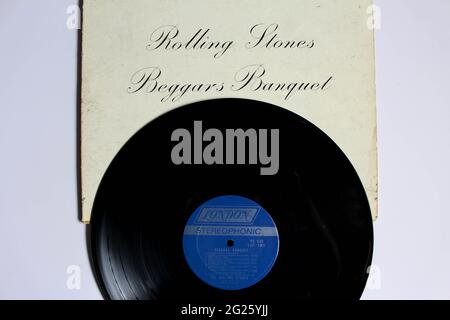 Englische Rockband, das Rolling Stones-Musikalbum auf Vinyl-Schallplatte. Titel: Beggars Banquet Album Cover Stockfoto