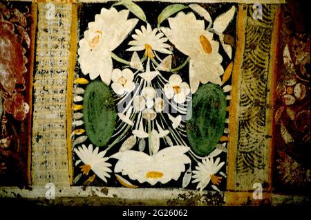 Malerei an der Wand der Ajanta Höhlen, Maharashtra, Indien. Die 29 buddhistischen Höhlen wurden zwischen dem 2. Jahrhundert v. Chr. und dem 1. Jahrhundert n. Chr. und dem 4. Bis 7. Jahrhundert n. Chr. ausgegraben, aber sie wurden erst 1819, vor etwa 150 Jahren von einem britischen Offizier entdeckt. Die 29 Höhlen enthalten hervorragende Gemälde, die das Leben und die Zeiten Buddhas darstellen, sind gute Beispiele der alten indischen Kunst. Die Wandmalereien, Skulpturen und die Architektur von Ajanta werden als eines der wahren Wunder der alten Welt gefeiert. 18. August 2007. Stockfoto