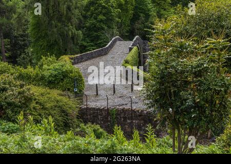 Schottland. Das Bild zeigt die Brücke Brig O Doon, die in Robert Burns Gedichtgeschichte Tam O Shanter zu sehen war, als er vor Angst über die Brücke floh. Stockfoto