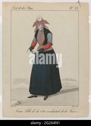 Costume De Divers Pays, 1827, Nr. 33: Jeune Fille de la Côt (...). Junge Frau an der traditionellen Westküste von Friesland. Sie ist damit beschäftigt, sich zu binden. Stockfoto