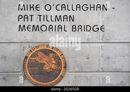 Ein Schild der Mike O'Callaghan–Pat Tillman Memorial Bridge am Hoover Dam, Sonntag, 7. März 2021, in der Nähe von Boulder City, Nev. Stockfoto