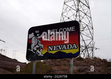 Ein Schild „Welcome to Nevada“ am Hoover Dam, Sonntag, 7. März 2021, in der Nähe von Boulder City, Nev. Stockfoto