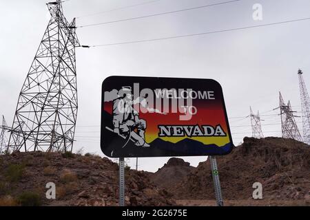 Ein Schild „Welcome to Nevada“ am Hoover Dam, Sonntag, 7. März 2021, in der Nähe von Boulder City, Nev. Stockfoto