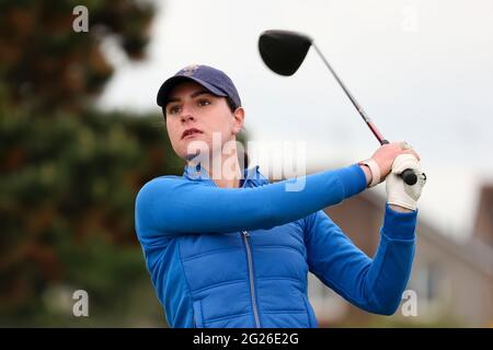 Troon, Großbritannien. Juni 2021. DARCEY HARRY, von Royal portcawl gc spielt das 17. Abschlag auf dem Barassie Links Golfplatz während der Women Open Championship, die von der R und einem Kredit: Findlay/Alamy Live Nachrichten Stockfoto