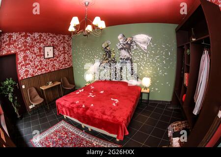 ABGELEGENES HOTEL IN PARIS, BANKSY HOTEL Stockfoto