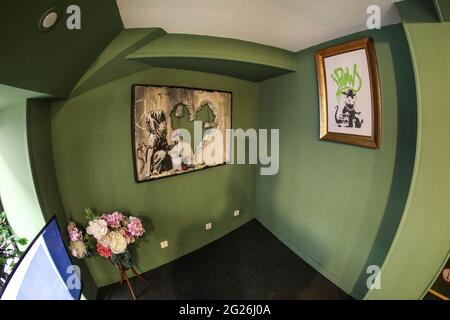 ABGELEGENES HOTEL IN PARIS, BANKSY HOTEL Stockfoto