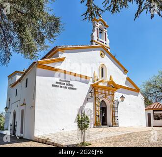 Heiligtum mit dem Text auf der Fassade 'Santuario Nuestra Señora Reina de los Angeles', das Heiligtum unserer Lieben Frau, Königin der Engel in Peña de bedeutet Stockfoto