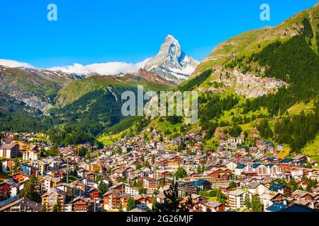 Stadt Zermatt und das Matterhorn Antenne Panoramablick in dem Kanton Wallis in der Schweiz Stockfoto