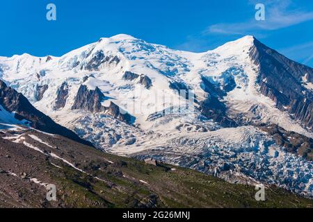 Mont Blanc oder Monte Bianco Bedeutung Weißen Berg ist der höchste Berg in den Alpen und in Europa, zwischen Frankreich und Italien Stockfoto