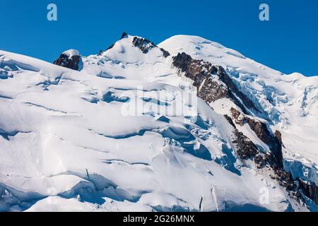 Mont Blanc oder Monte Bianco Bedeutung Weißen Berg ist der höchste Berg in den Alpen und in Europa, zwischen Frankreich und Italien Stockfoto