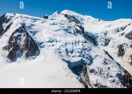 Mont Blanc oder Monte Bianco Bedeutung Weißen Berg ist der höchste Berg in den Alpen und in Europa, zwischen Frankreich und Italien Stockfoto