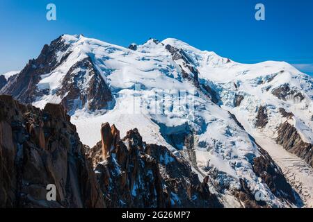 Mont Blanc oder Monte Bianco Bedeutung Weißen Berg ist der höchste Berg in den Alpen und in Europa, zwischen Frankreich und Italien Stockfoto