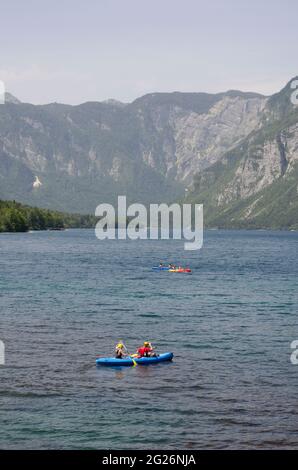 Kanufahren See Bohinj Triglav Nationalpark Slowenien Stockfoto