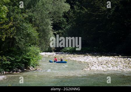 Kajakfahren auf dem Fluss Sava Bohinjika Bohinj Slowenien Stockfoto