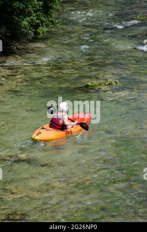 Kajakfahren auf dem Fluss Sava Bohinjika Bohinj Slowenien Stockfoto