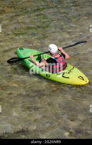 Kajakfahren auf dem Fluss Sava Bohinjika Bohinj Slowenien Stockfoto