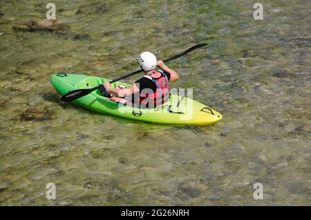 Kajakfahren auf dem Fluss Sava Bohinjika Bohinj Slowenien Stockfoto