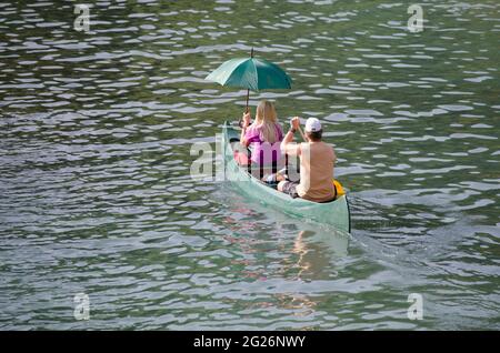 Paar Kanusport Bohinj See Slowenien Stockfoto