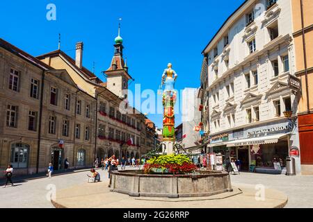 LAUSANNE, Schweiz - 19 Juli, 2019: Place de la Palud Platz mit Brunnen ist der älteste Platz der Stadt, der in Lausanne am Genfer See shor entfernt Stockfoto