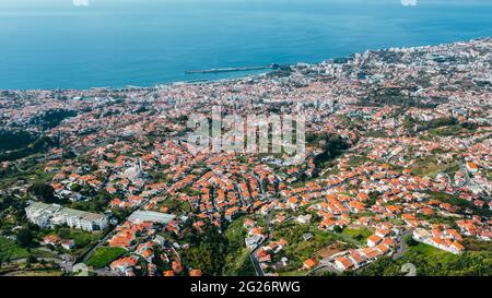Luftpanorama der Stadt Funchal von Monte, Madeira Stockfoto